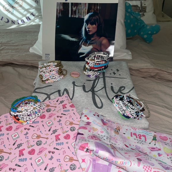 BRAND NEW 💫Taylor Swift Merch💫